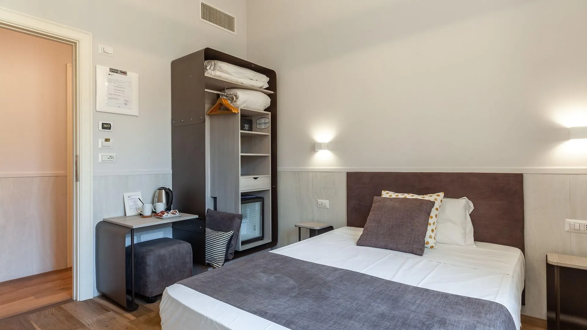 *** بيت ضيافة Residenza Cavallini روما إيطاليا